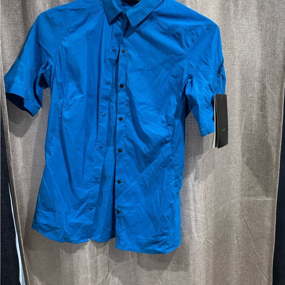 Arc'teryx Blue Casual Button Down Shirt with Crisp Finish